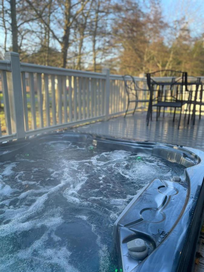 Brackencroft Lodge With Hot Tub York Dış mekan fotoğraf