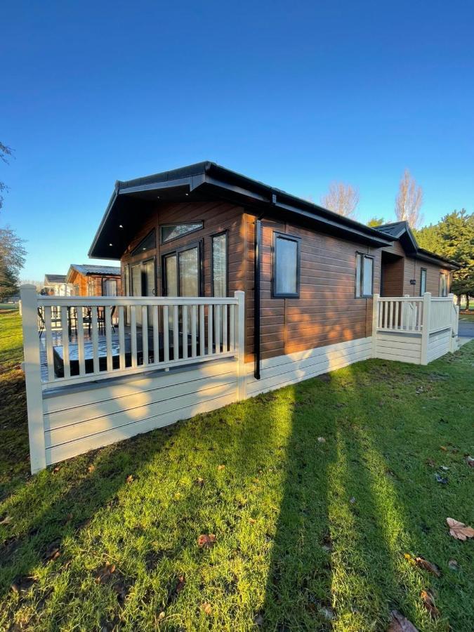 Brackencroft Lodge With Hot Tub York Dış mekan fotoğraf